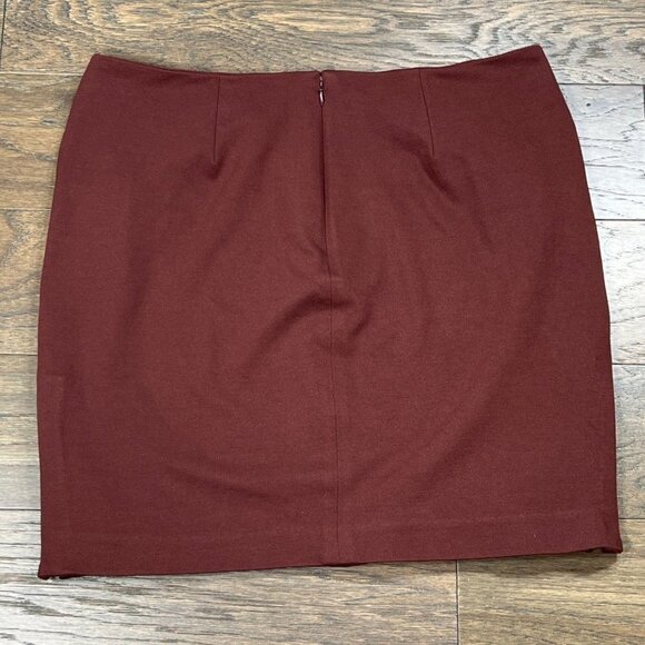 CABI Boss Pencil Skirt Currant (Maroon) Size 2 #3582 EUC - Picture 3 of 7